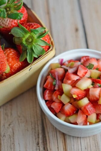 Strawberry Salsa Recipe- only 6 ingredients for this zingy and sweet strawberry salsa! Serve with cinnamon and sugar pita chips, on ice cream, on top of a salad or with grilled salmon, chicken or shrimp.