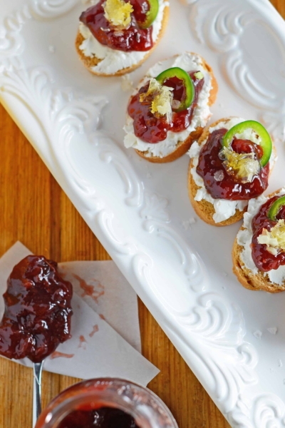 An easy appetizer idea made with 5 ingredients and 10 minutes!