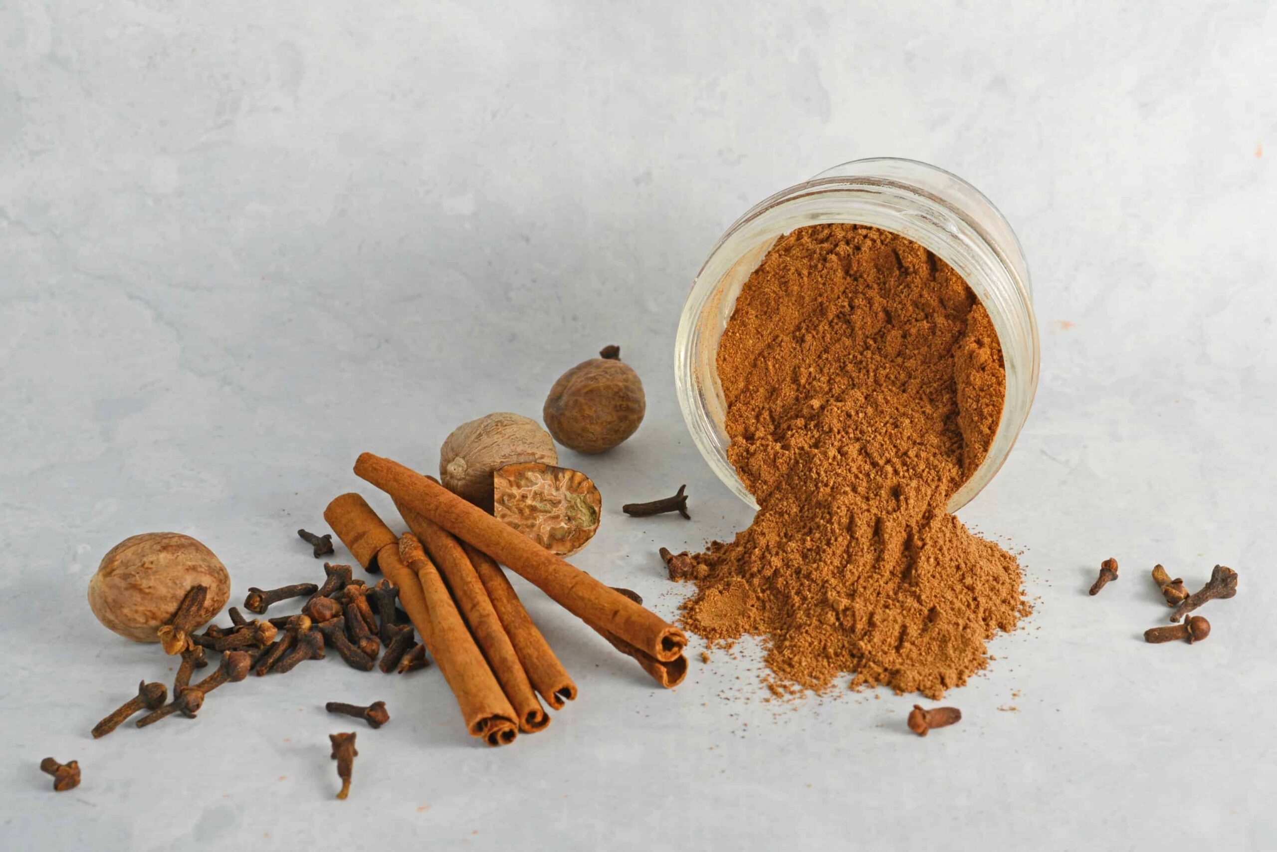 Homemade Pumpkin Pie Spice is a simple recipe made from ingredients you already have in your pantry! It also makes an excellent homemade gift! #homemadepumpkinpiespice #whatisinpumpkinpiespice #pumpkinspice www.savoryexperiments.com