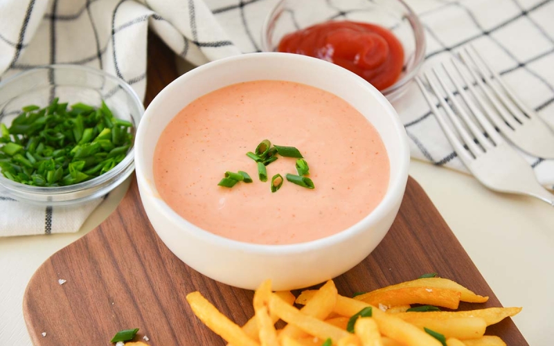 bowl of fry sauce with chives