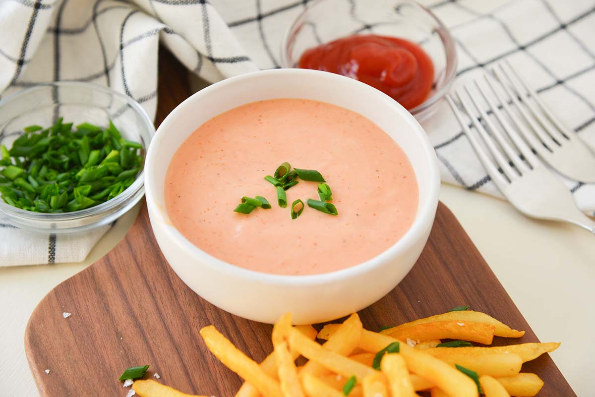 bowl of fry sauce with chives