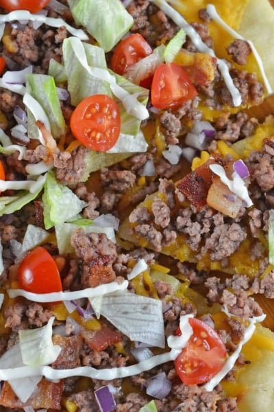 What happens when you take two favorites and mash them together? The best pizza ever! Cheeseburger Pizza! #homemadepizza #cheeseburgerpizza www.savoryexperiments.com