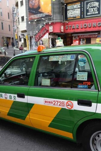 Your easy guide to transportation in Tokyo, Japan from walking, to buses, cabs, Uber, bike and the rails. #tokyo #japan www.savoryexperiments.com