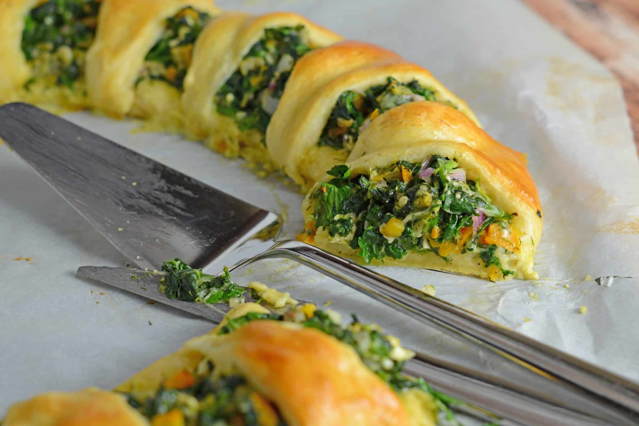 Spinach Crescent Ring is an easy brunch idea or appetizer recipe using spinach, bell pepper, onion, herbs and cheese. It is a hit at all of my parties! 