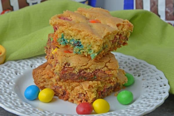 Caramel Cookie Bars 3 Caramel Cookie Bars are an easy dessert bar recipe using only 5 ingredients and 30 minutes! Soft, easy bar cookies with chocolate and caramel. #dessertbars #magiccookiebars www.savoryexpriments.com