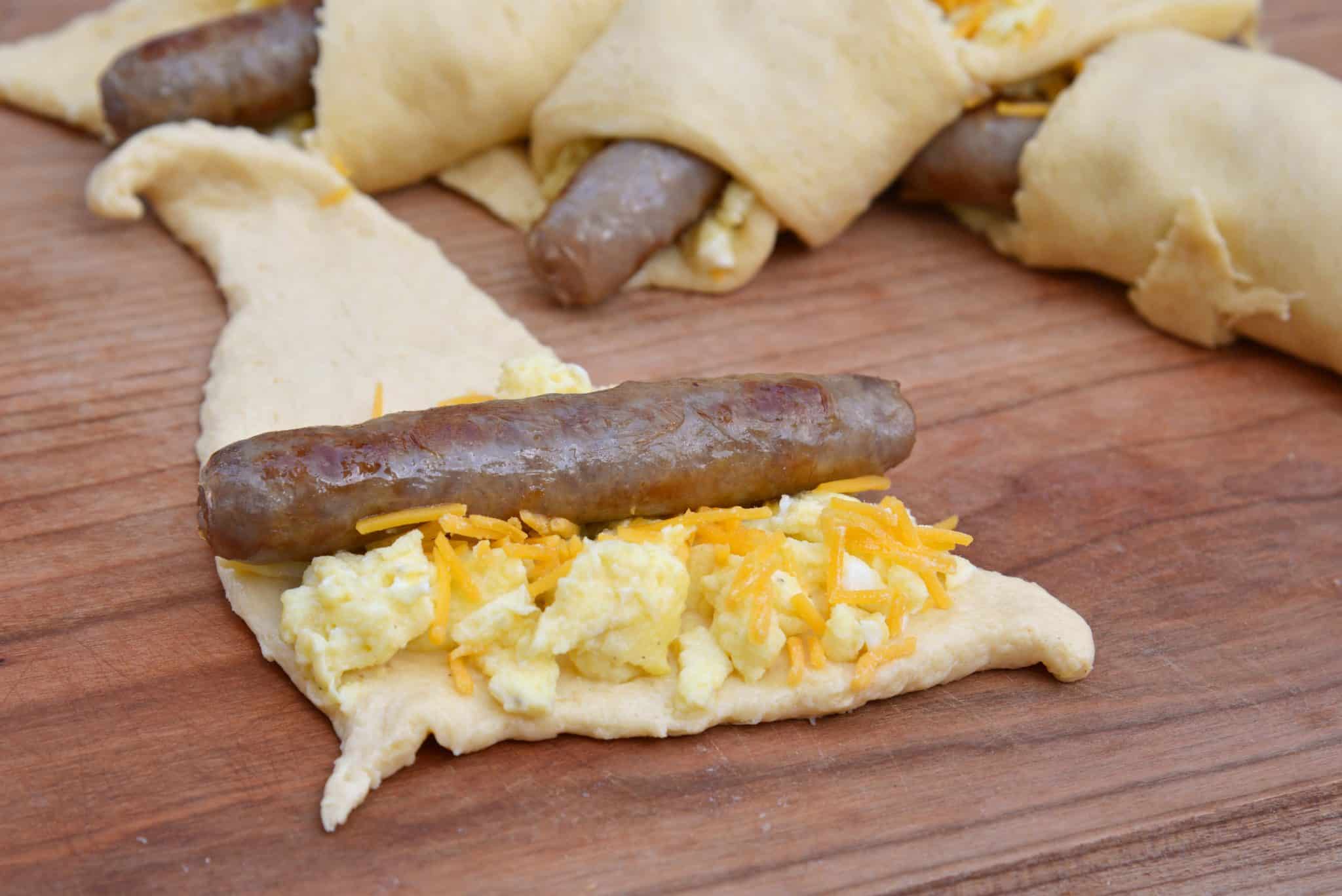 Look no further for a quick breakfast idea! Sausage Crescent Rolls are an easy breakfast idea packed with protein. A breakfast of champions!