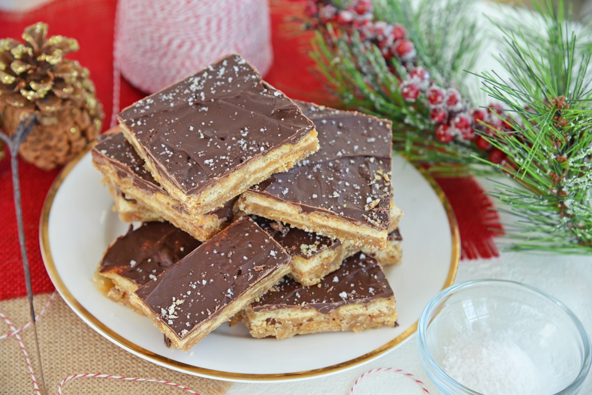 BEST Christmas Crack Recipe (Saltine Cracker Toffee Candy!)