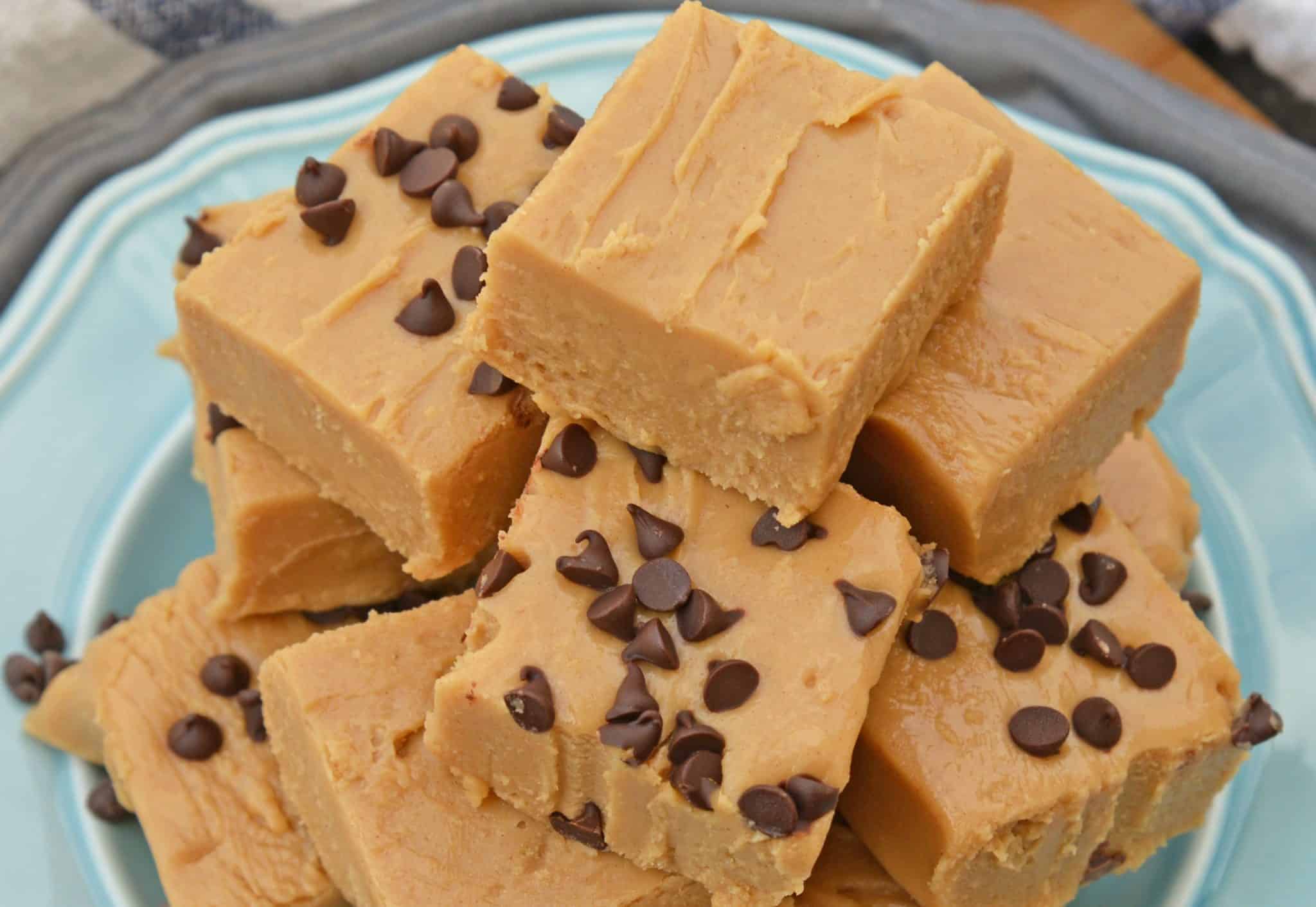 Easy Peanut Butter Fudge {6 Ingredients + a Microwave}