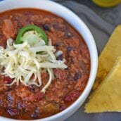 Instant Pot Chili is a gold star chili. A simple chili recipe using jalapeño, chili seasoning, beans and beef ready in just 20 minutes! #instantpotrecipes #intantpotchili #easychilirecipe www.savoryexperiments.com