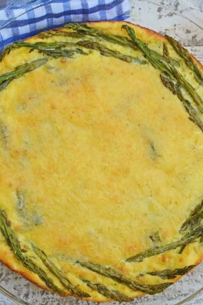 This crustless quiche recipe is one of the best asparagus recipes. An asparagus quiche would be a great addition to your next breakfast, brunch or lunch! #asparagusquicherecipe #crustlessquicherecipe #asparagusrecipes www.savoryexperiments.com