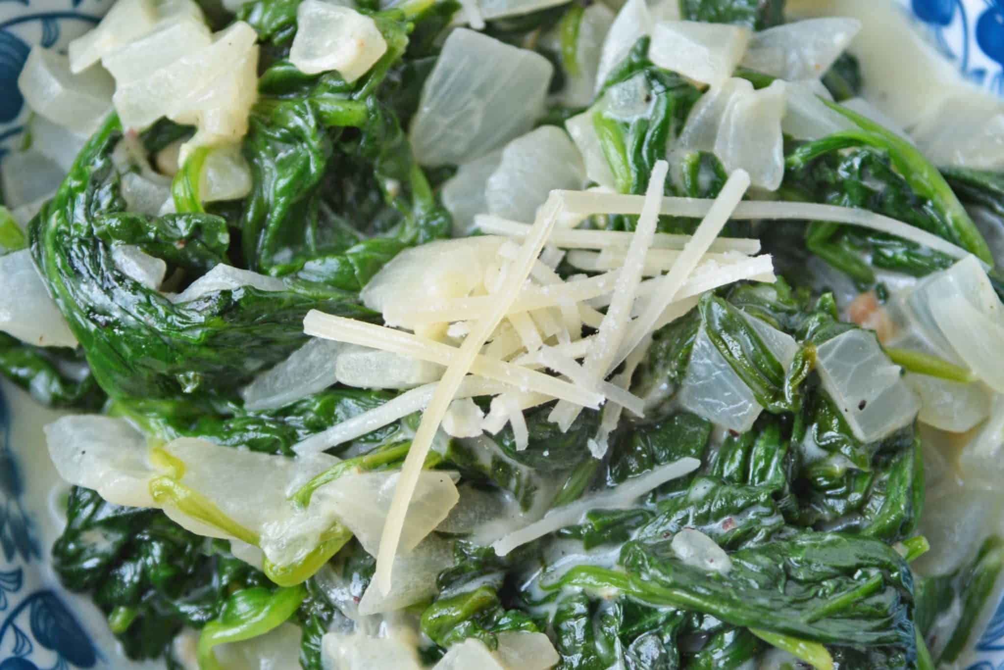 If you are wondering how to make creamed spinach, look no further! This easy creamed spinach recipe makes the perfect side dish to any meal. #creamedspinachrecipe #easycreamedspinach www.savoryexperiments.com