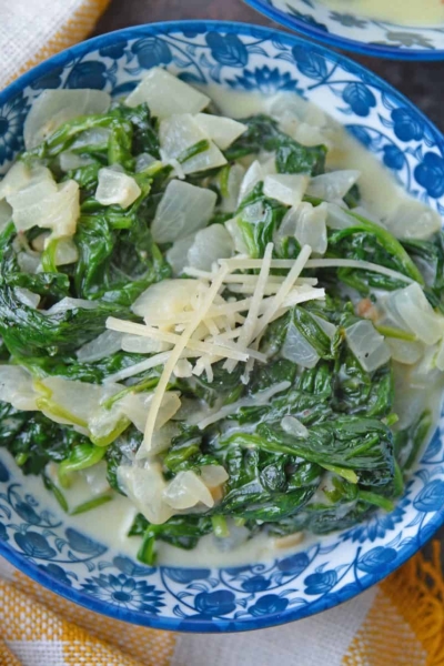 If you are wondering how to make creamed spinach, look no further! This easy creamed spinach recipe makes the perfect side dish to any meal. #creamedspinachrecipe #easycreamedspinach www.savoryexperiments.com