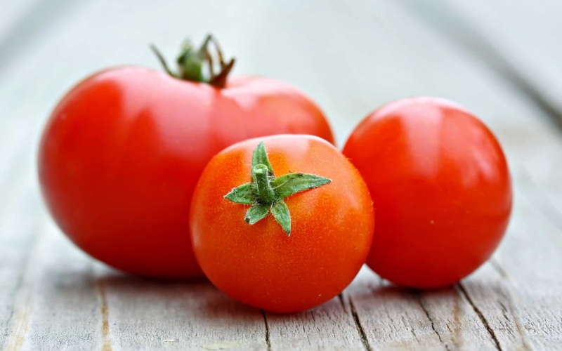 Learn how to peel a tomato in just a minute! Super easy without cooking the tomato. Perfect for sauces, salads and salsas! #howtopeelatomato #tomatoes www.savoryexperiments.com