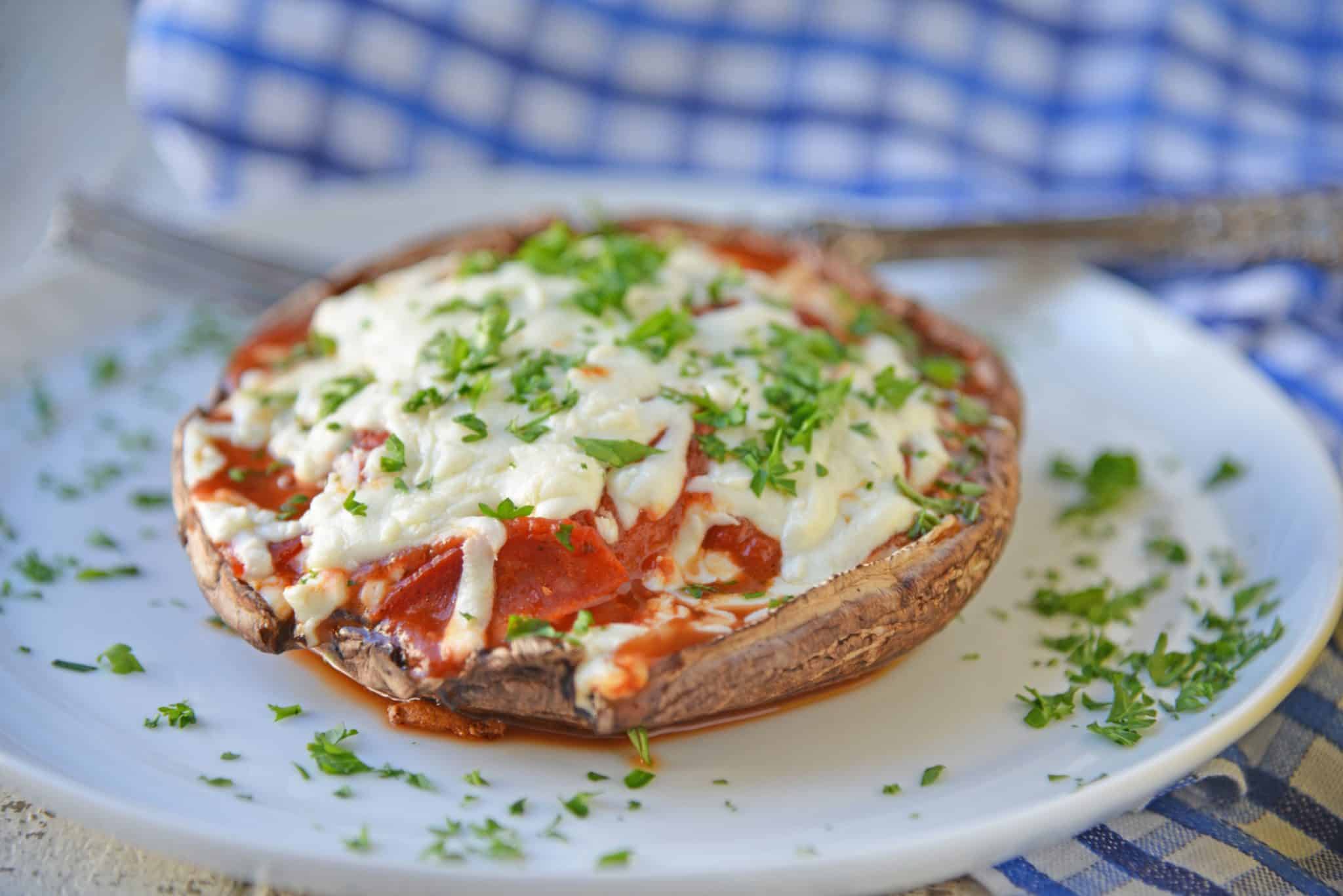 This Quick Portabella Pizza is the ultimate low carb pizza and easiest stuffed portabella recipe with only 4 ingredients and ready in 20 minutes! #portabellamushroomrecipes #stuffedportabellamushrooms #portabellapizza #lowcarbpizza www.savoryexperiments.com