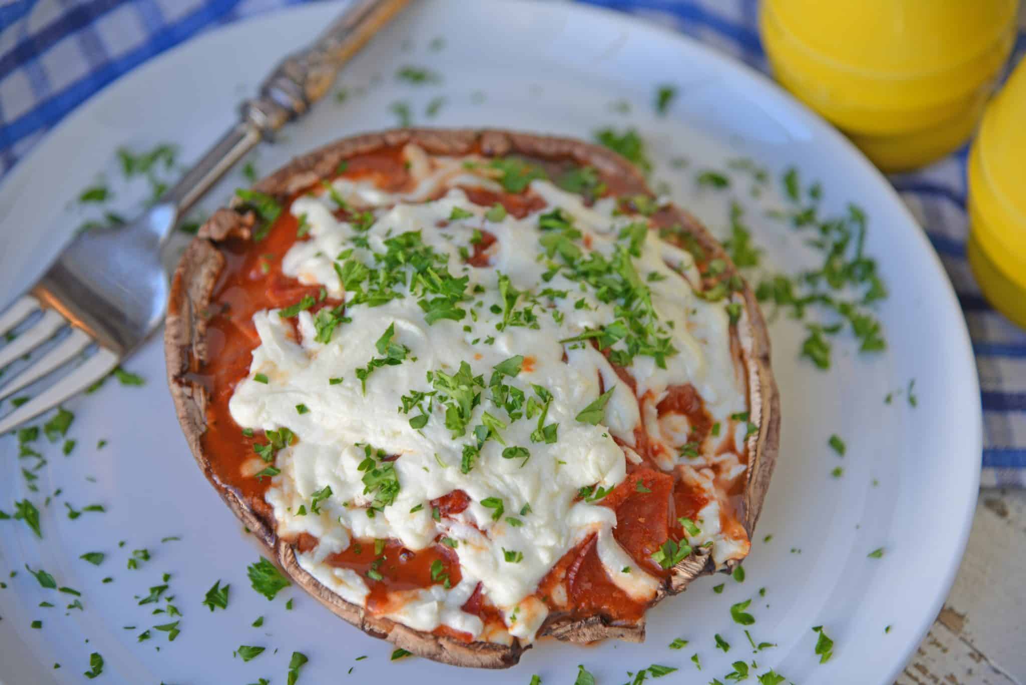 This Quick Portabella Pizza is the ultimate low carb pizza and easiest stuffed portabella recipe with only 4 ingredients and ready in 20 minutes! #portabellamushroomrecipes #stuffedportabellamushrooms #portabellapizza #lowcarbpizza www.savoryexperiments.com