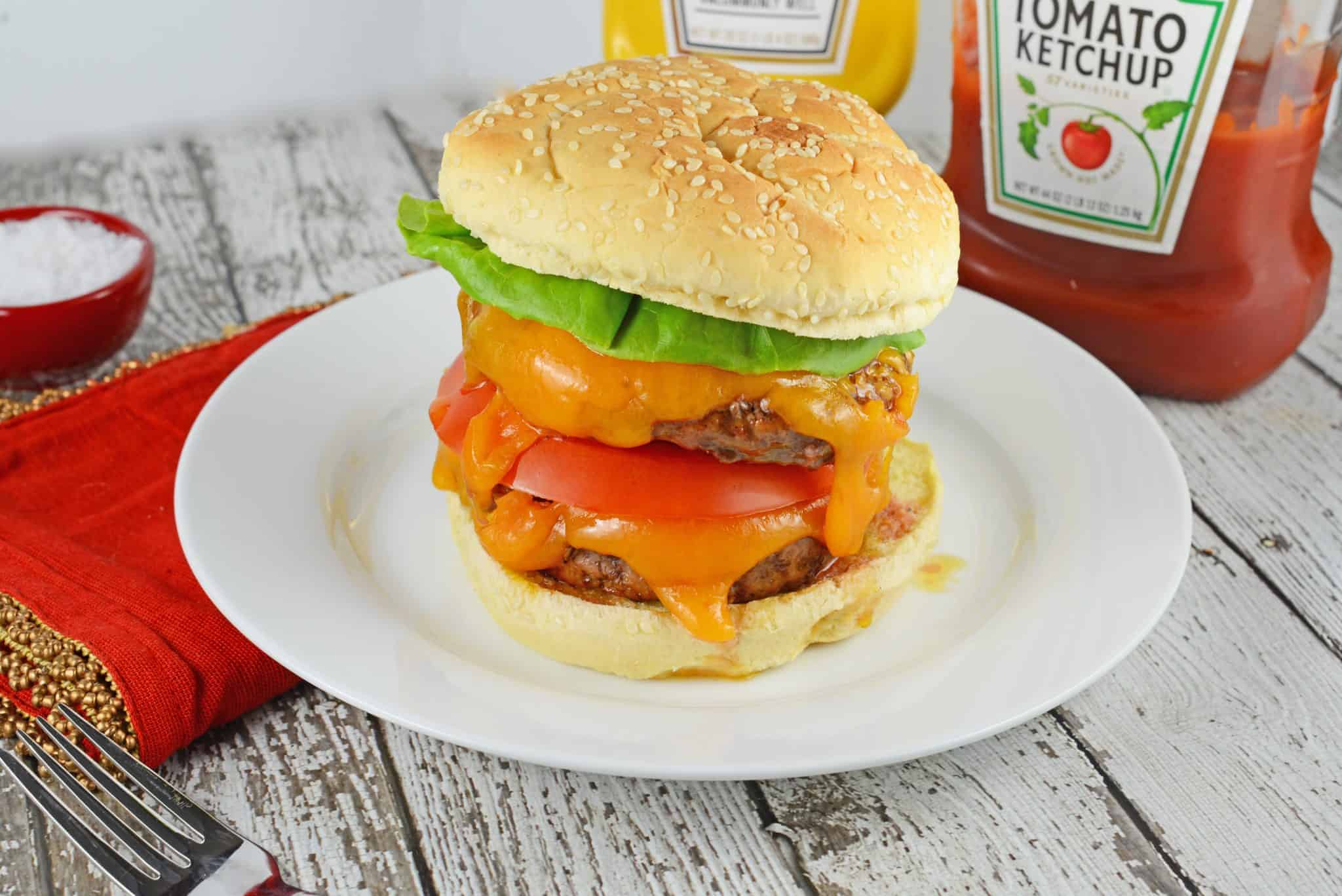 Gettysburger on a white plate