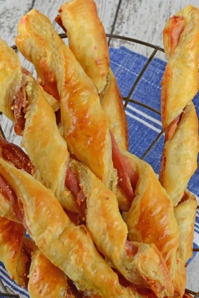 Prosciutto Parmesan Cheese Straws are made with just a few ingredients and 10 minutes in the oven! An easy appetizer for all occasions. #cheesestraws #puffpastrybreadsticks www.savoryexperiments.com