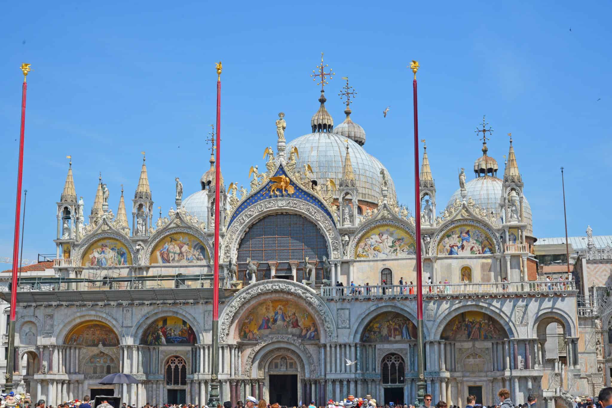 Venice, the city of canals, or the “floating city”, is made up of 117 small island connected by bridges and canals. There are countless things to do in Venice for a day trip or long weekend. #veniceitaly #italianvacation www.savoryexperiments.com