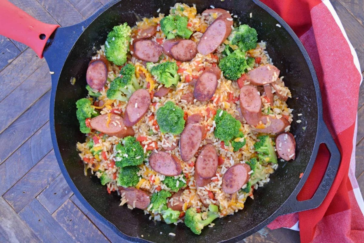 Cheesy rice and broccoli in a skillet - quick and easy meals