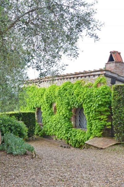 Planning your trip to Tuscany should include a visit to La Presura, a quaint location in Strada in Chianti. The perfect getaway from the bustle of Florence. #chianti #visittuscany www.savoryexperiments.com