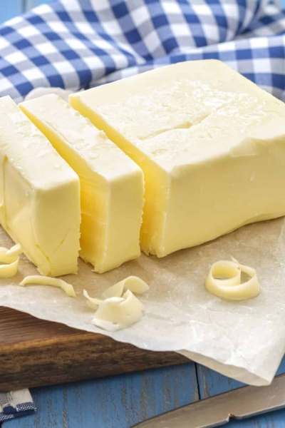 How to Soften Butter Quickly gives you 6 tips and tricks for easy softened butter! Soften butter quickly without it being a puddle. #softenedbutter #howtosoftenbutterquickly www.savoryexperiments.com