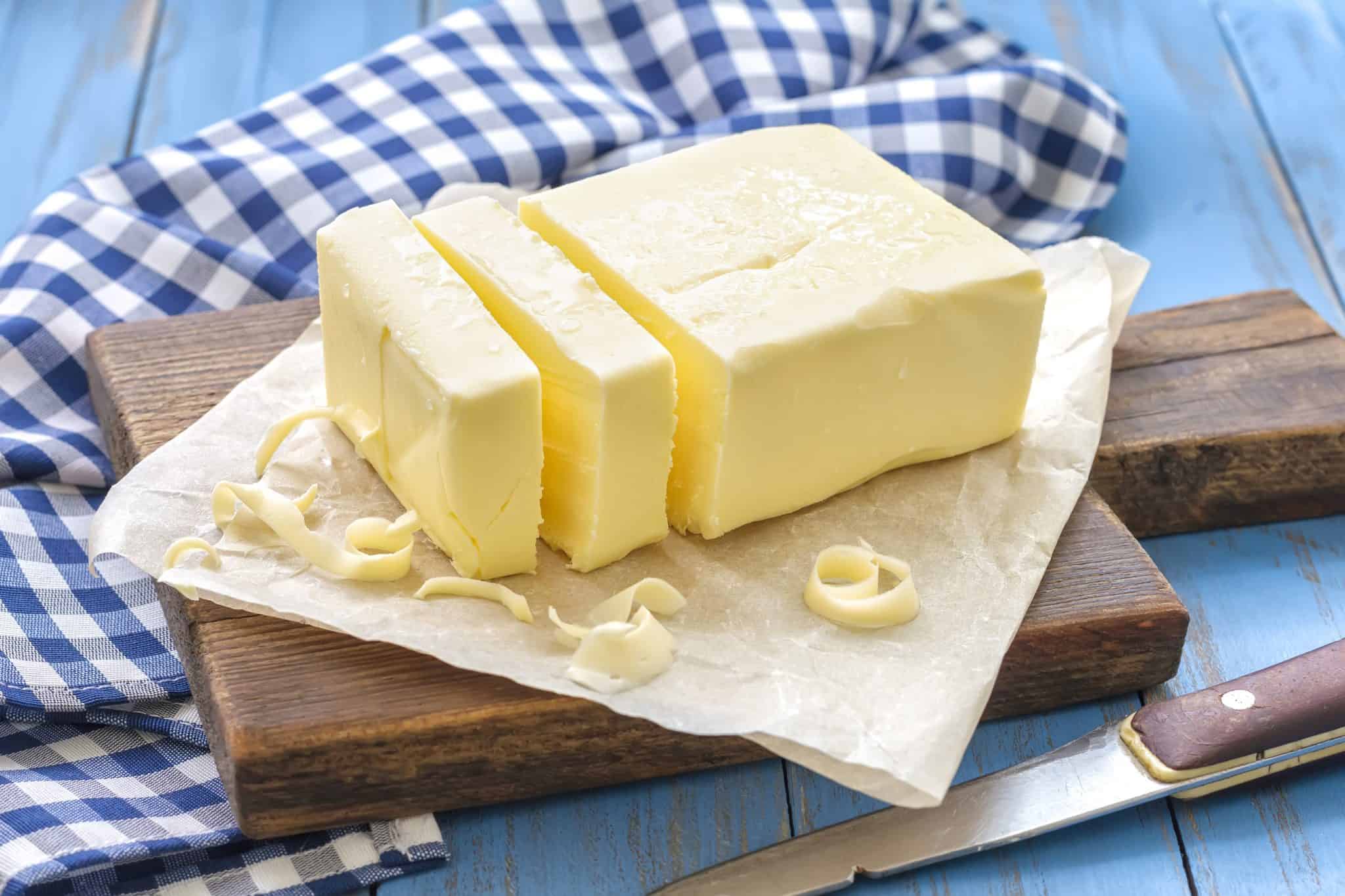 How to Soften Butter Quickly gives you 6 tips and tricks for easy softened butter! Soften butter quickly without it being a puddle. #softenedbutter #howtosoftenbutterquickly www.savoryexperiments.com