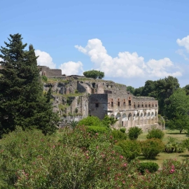 Tips for planning your Visit to Pompeii, the archeological site on the outskirts of Naples at the base of Mount Vesuvius. #pompeii www.savoryexperiments.com