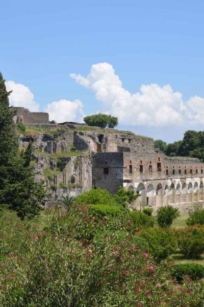 Tips for planning your Visit to Pompeii, the archeological site on the outskirts of Naples at the base of Mount Vesuvius. #pompeii www.savoryexperiments.com