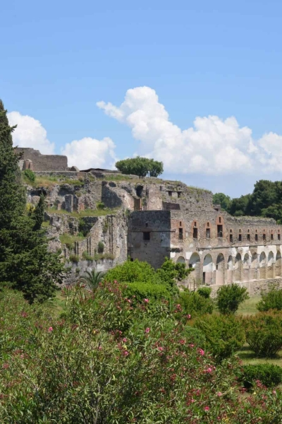 Tips for planning your Visit to Pompeii, the archeological site on the outskirts of Naples at the base of Mount Vesuvius. #pompeii www.savoryexperiments.com