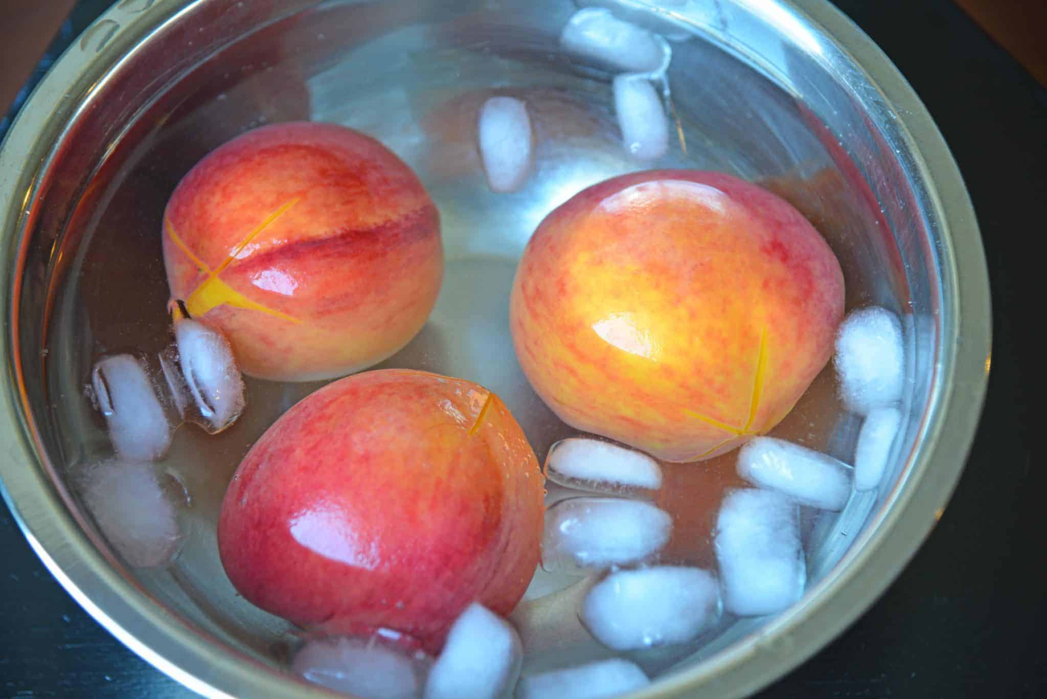 Learn how to peel a peach in just a minute! Super easy without cooking the peach. Perfect for sauces, salads, pies, cobblers and salsas! #howtopeelapeach #peelingpeaches www.savoryexperiments.com 