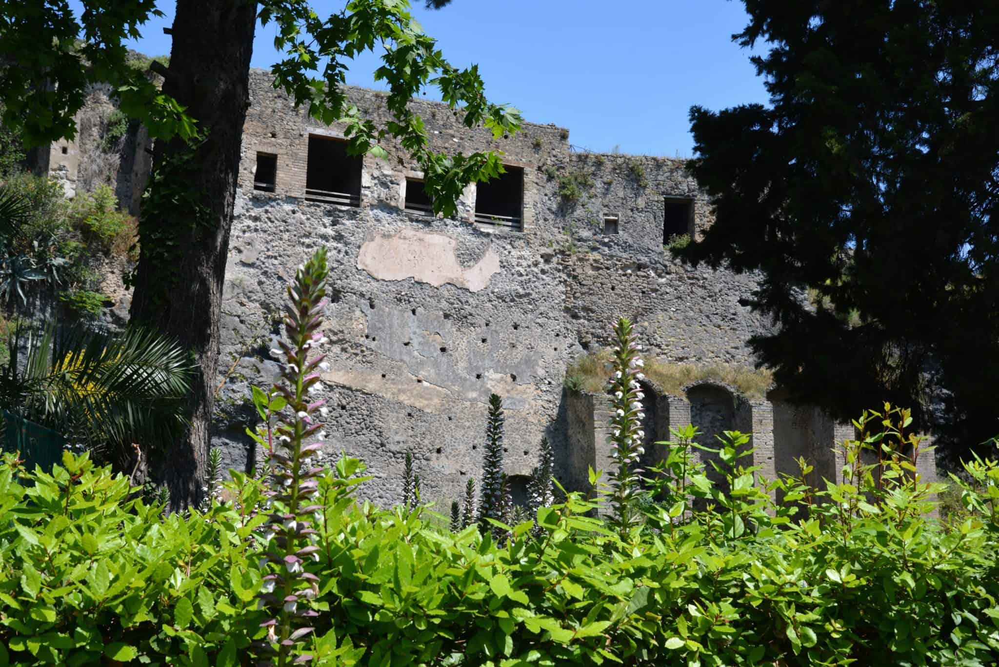 Tips for planning your Visit to Pompeii, the archeological site on the outskirts of Naples at the base of Mount Vesuvius. #pompeii www.savoryexperiments.com