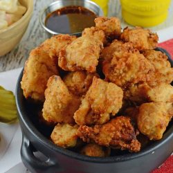 This Popcorn Chicken Recipe is a simple and easy to make deliciously crispy popcorn chicken bites at home. Great for game days, parties or even lunch! #popcornchicken #howtomakepopcornchicken www.savoryexperiments.com