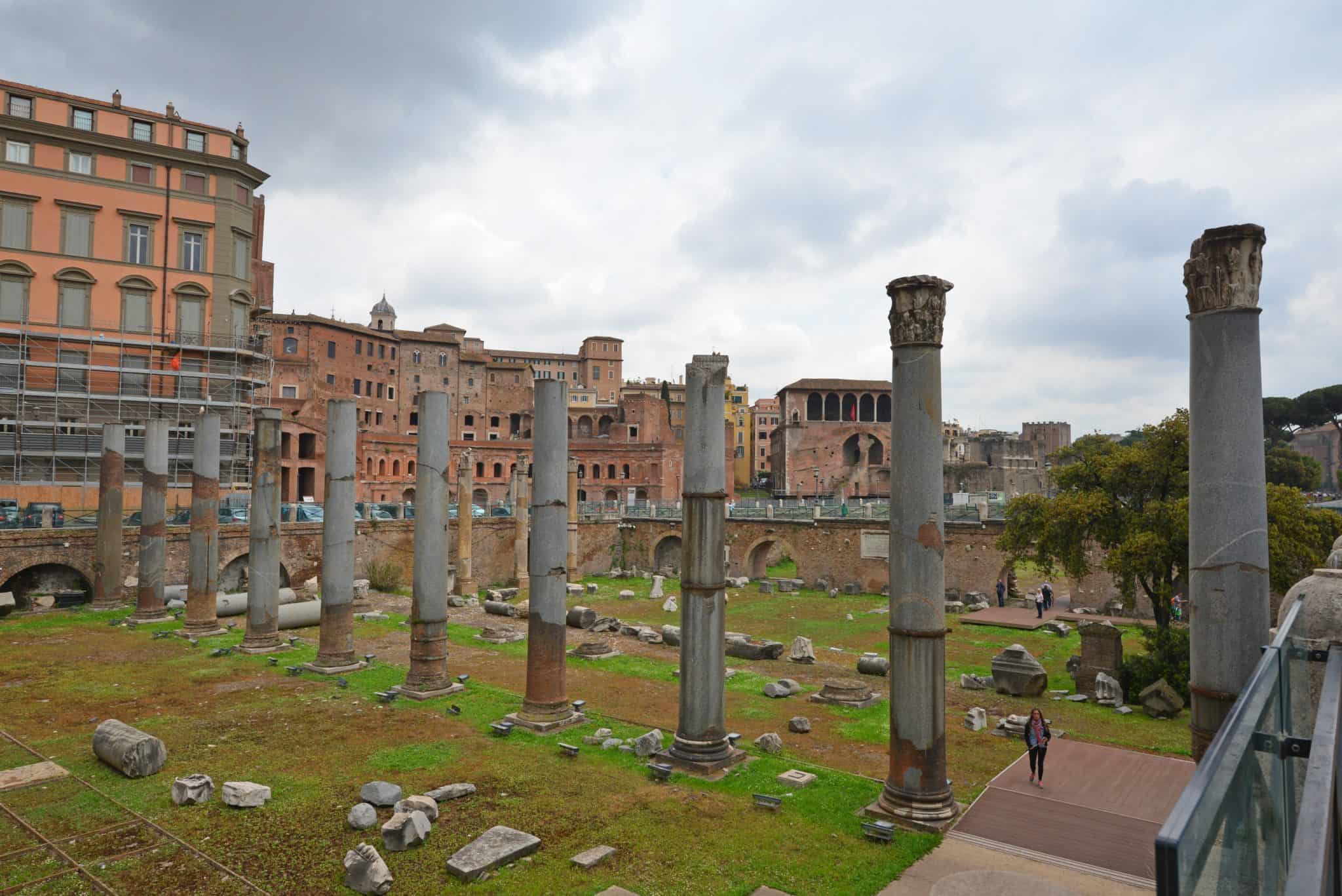 Day 3 of your Rome walk tour covers the Colosseum, Roman Forum, Palatine Hill, Arch of Constantine. Walk with the gladiators!