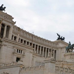 Day 3 of your Rome walk tour covers the Colosseum, Roman Forum, Palatine Hill, Arch of Constantine. Walk with the gladiators! #romewalkingtour #romeitaly www.savoryexperiments.com