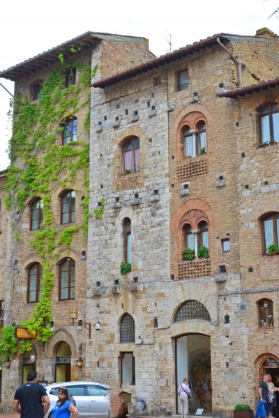 San Gimignano, a medieval town in Tuscany, is perfect for a day trip from Florence or Rome. Intimate with fabulous food, views and gelato, it is the quintessential Italian village. #SanGimignano #tuscany www.savoryexperiments.com