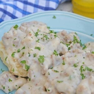Creamy Sausage Gravy, a simple recipe made from pork sausage and cream and a few other ingredients, is a Southern staple. Serve over warm biscuits,  fried chicken or chicken fried bacon. #sausagegravy #breakfastgravy www.savoryexperiments.com