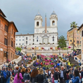 Plan your long weekend in Rome with this easy itinerary that covers all the main attractions in just 2 1/2 days and all by walking! #romeitaly #triptoitaly www.savoryexperiments.com
