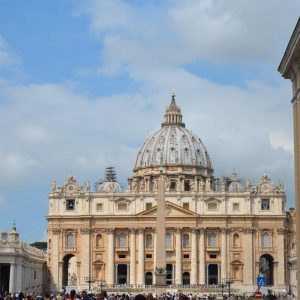 Day 2 itinerary includes a visit to Vatican City including St. Peter’s Square and Basilica, Sistine Chapel, Vatican Museums. #triptovaticancity #romeitaly www.savoryexperiments.com