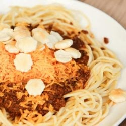 Cincinnati chili topped with crackers
