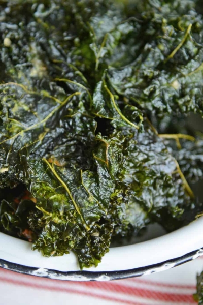 Ranch Kale Chips are a quick and easy 3 ingredient kale chips recipe that offer a tasty and healthy alternative to other chips and snacks. #ranchkalechips #kalechipsrecipe www.savoryexperiments.com