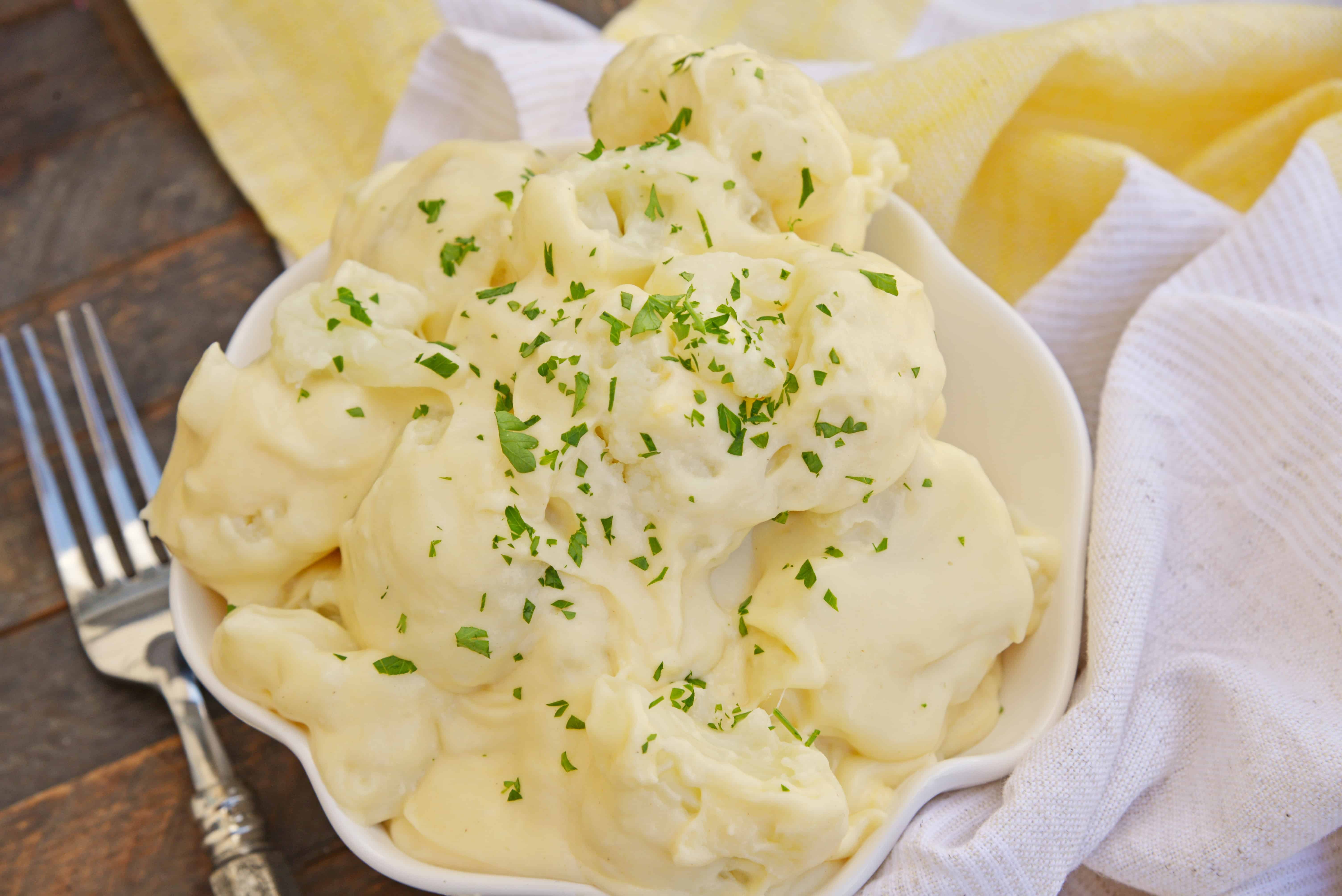 Cauliflower Mac and Cheese is an easy-to-make low carb mac and cheese that follows keto guidelines. A kid-friendly cauliflower side dish! #cauliflowermacandcheese #ketomacandcheese #lowcarbsidedishes www.savoryexperiments.com