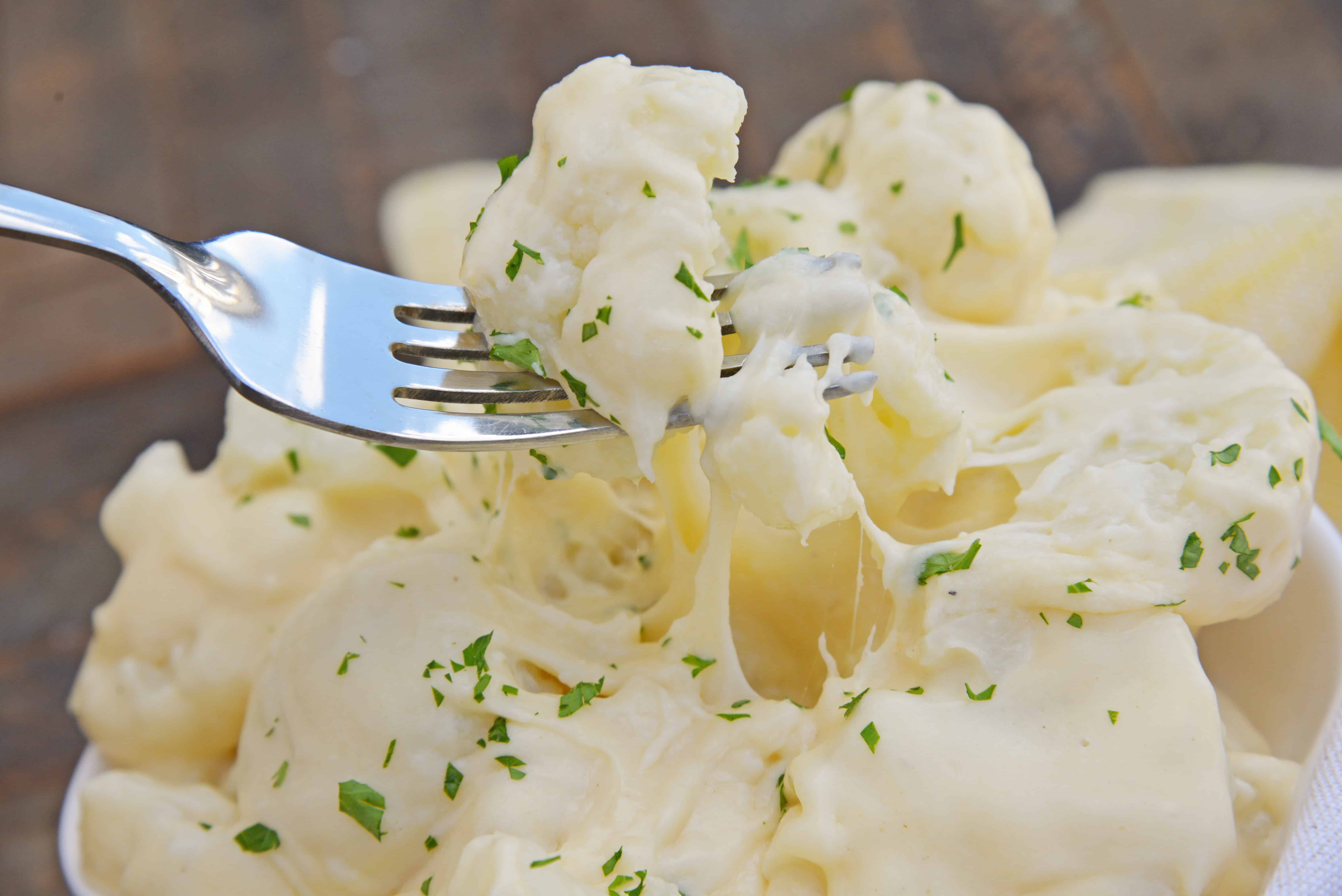 Cauliflower Mac and Cheese is an easy-to-make low carb mac and cheese that follows keto guidelines. A kid-friendly cauliflower side dish! #cauliflowermacandcheese #ketomacandcheese #lowcarbsidedishes www.savoryexperiments.com