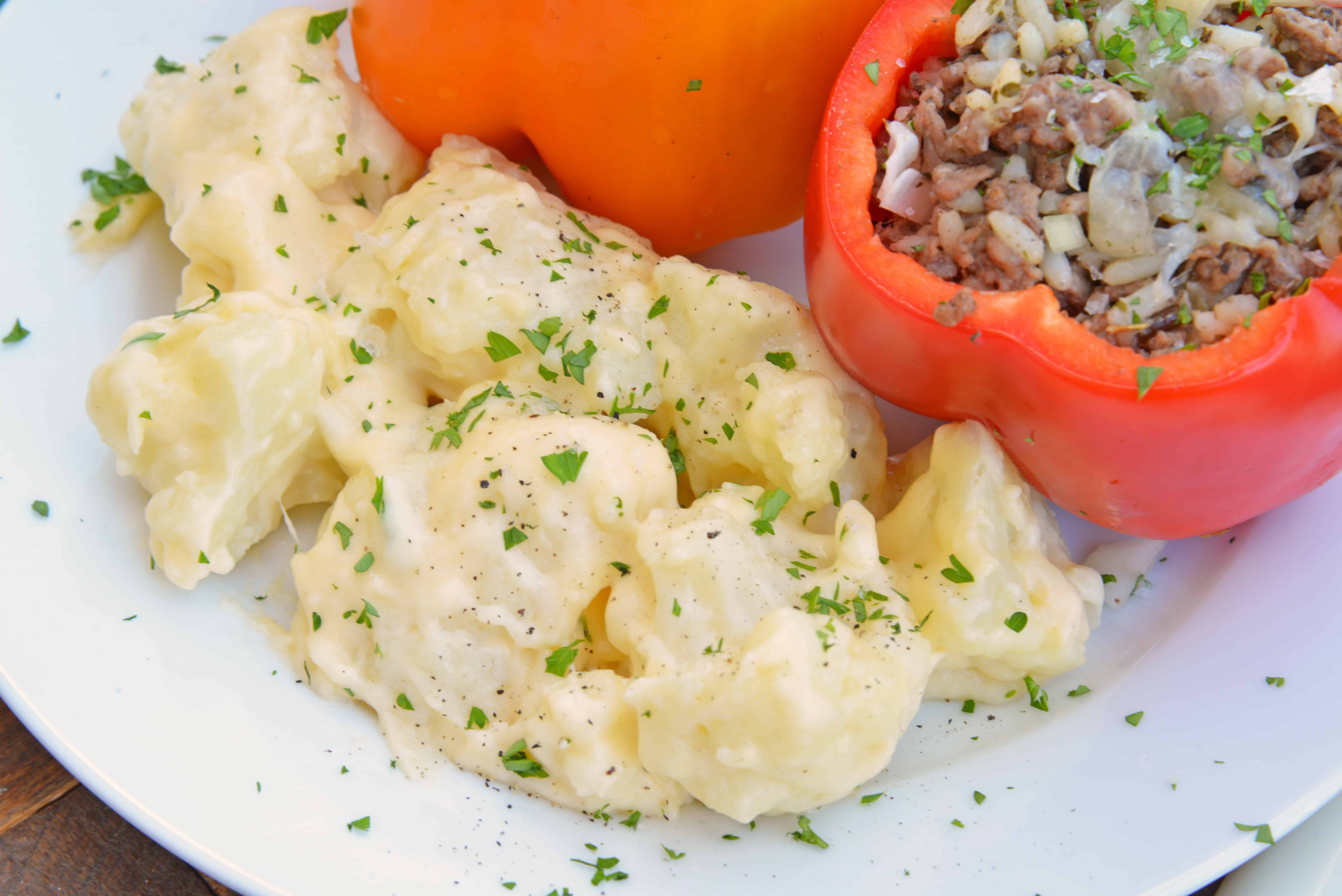 Cauliflower Mac and Cheese is an easy-to-make low carb mac and cheese that follows keto guidelines. A kid-friendly cauliflower side dish! #cauliflowermacandcheese #ketomacandcheese #lowcarbsidedishes www.savoryexperiments.com