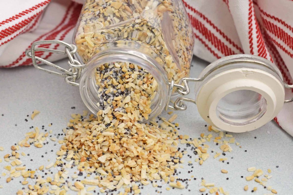 Everything Bagel Seasoning is all of the flavor and goodness of the everything bagel spices so you can sprinkle it on anything! Five ingredients you already have in your pantry. #everythingbagel #everythingbagelseasoning www.savoryexperiments.com