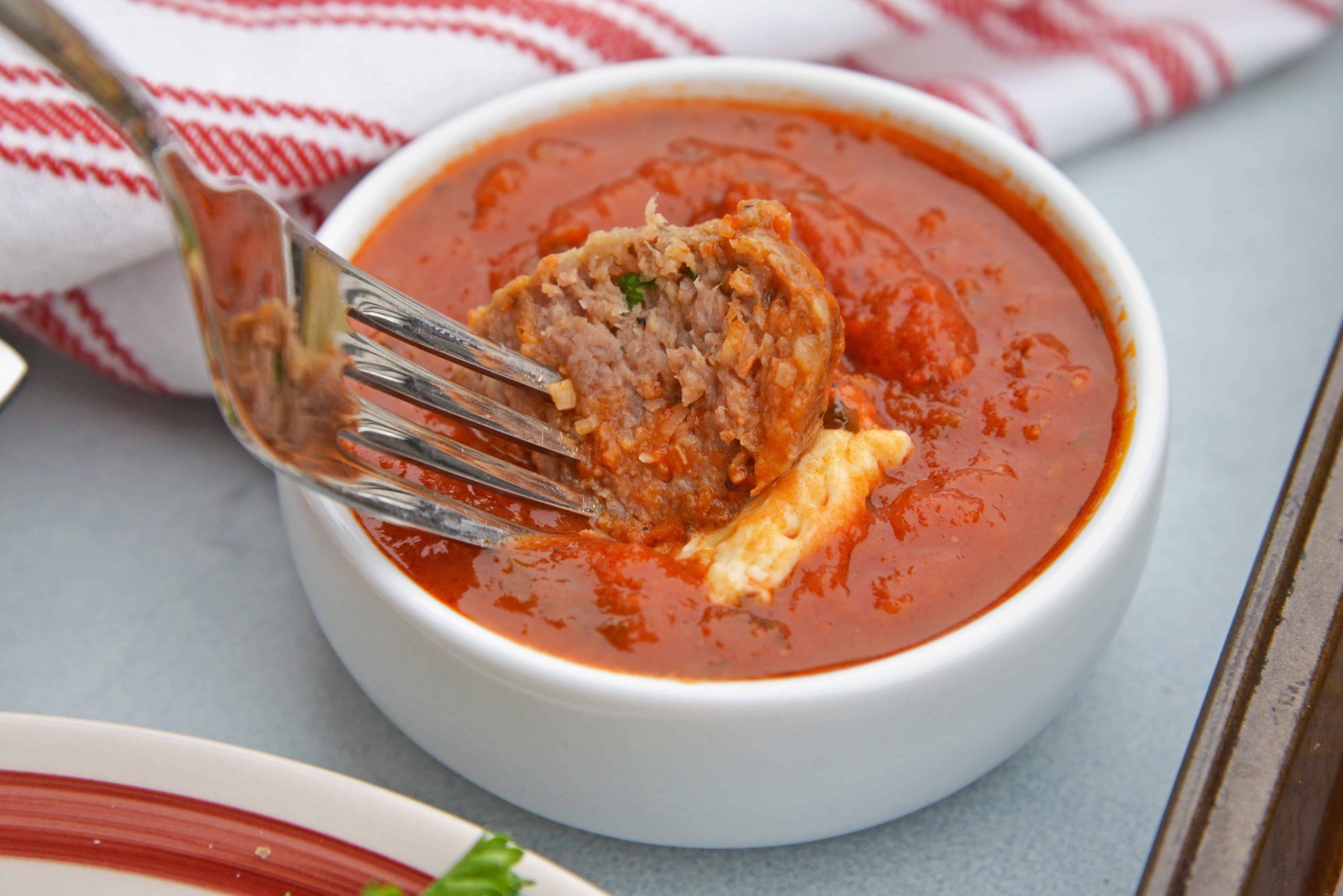 Everything Meatball Stromboli is meatballs, marinara sauce and cheese wrapped in pizza dough topped with everything bagel seasoning. An easy weeknight meal recipe! #howtomakestromboli #strombolirecipe #meatballstromboli www.savoryexperiments.com 