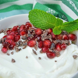 Discover 5 unique yogurt bowls using fresh fruit, natural sweeteners and nuts to help keep you on track for a healthy lifestyle while still feeling satisfied. #yogurtbowls www.savoryexperiments.com