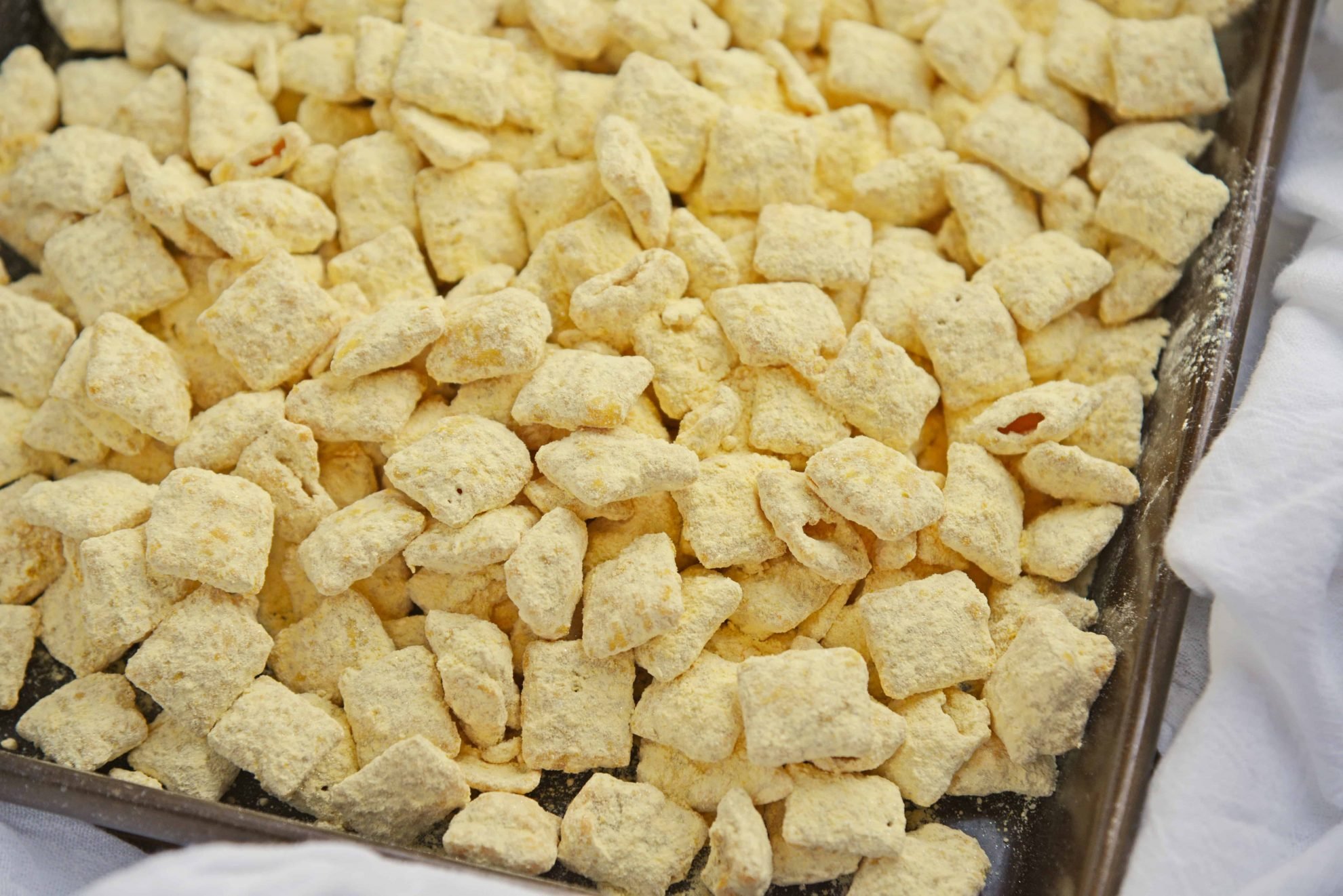 Baking sheet with cooling gold puppy chow 