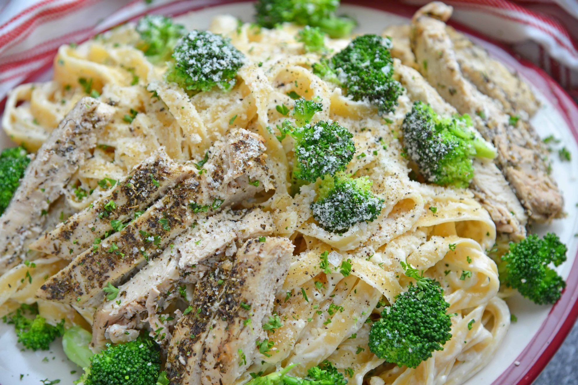 Broccoli Chicken Alfredo | Easy Chicken Alfredo Recipe