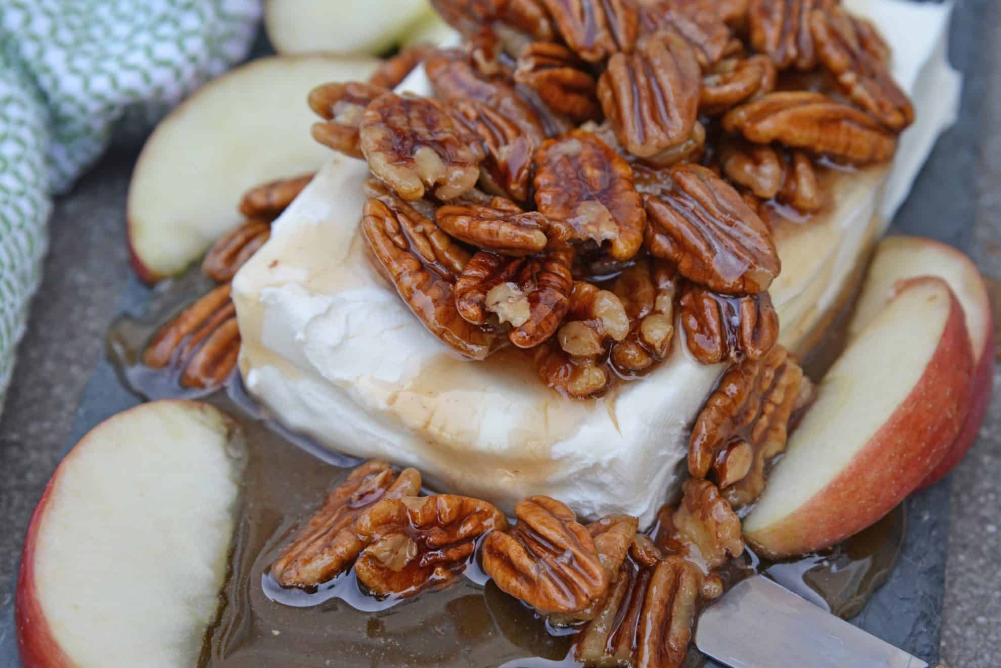 Caramel praline spread with apples