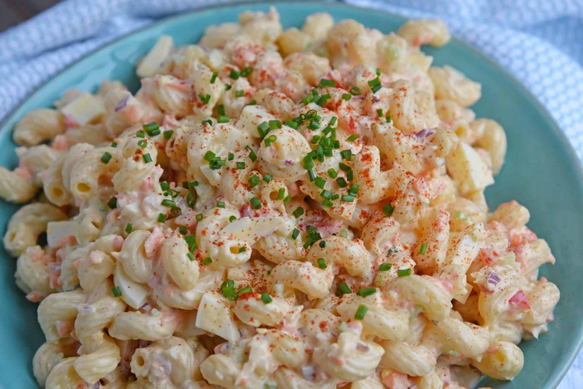 Angle shot of macaroni salad with chives in blue bowl